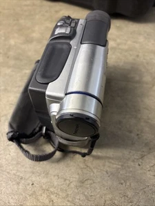 (UN-TESTED - NO BATTERY) Panasonic Mini Digital Video Camcorder Camera PV-DV203D - Picture 1 of 4