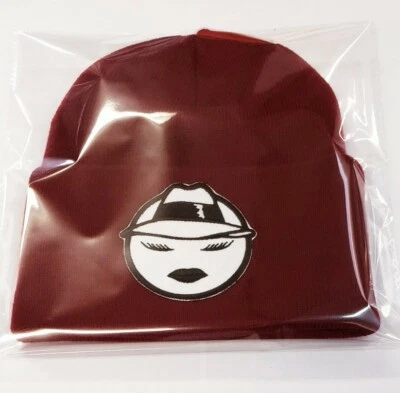 Mujeres Borgoña Chicana Lowrider GIrl Sombrero Diseño Personalizado Invierno Gorro Foto 1 de 3