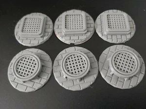 28mm Bolt Action Style Sewer Access Markers Troops Emerging Man Hole Points x 6 - Foto 1 di 6