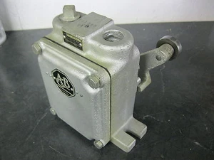 ALLEN BRADLEY Limit Switch 801 ASC24-27 Heavy Duty Cast Iron w/ roller lever arm - Picture 1 of 4