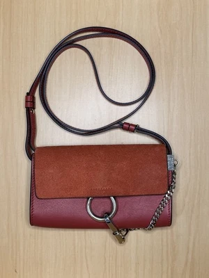 Bandolera Chloe Faye Bolso de Hombro Gamuza Cuero Naranja Quemado Dorado Herrajes  Foto 1 de 4