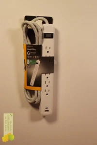 Tira de alimentación GE 6 salidas 1 USB-A 1 USB-C 15W 6' cable trenzado blanco - Imagen 1 de 4