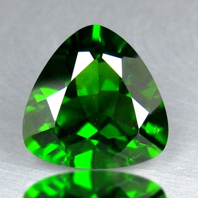 1.34 Ct 7X7 MM Shimmering Fire Luster Unheated Chrome Diopside Gemstone - Image 1 of 3
