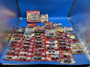 Vintage riesiges Set Druckguss-Karte Jonny Lighting 45 Plu Autos Top Kraftstoff Urlaub + mehr - Bild 1 von 9