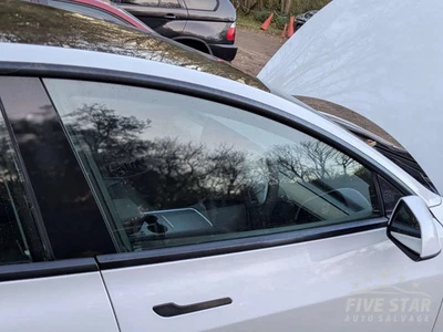 Tesla Model 3 Front Door Electric Window Regulator With Motor Right 2020 Saloon - Image 1 of 3