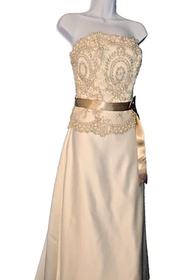 Vestido de novia Mary’s bordado sin tirantes 12 cuentas marfil y champán Foto 1 de 4