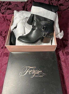 Botas hasta la rodilla Fergie Footwear para mujer talla 9,5 negras imitación cuero cremallera lateral nuevas en caja Foto 1 de 4