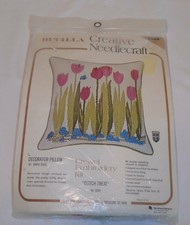 Nos Vtg Bucilla Crewel Embroidery Kit 'Dutch Treat' # 8686 Tulips 16" Pillow Nip