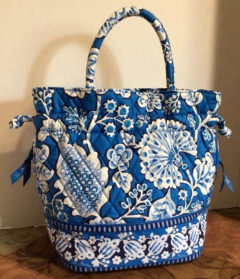 Bolsa satchel Vera Bradley com cordão padrão aposentado "Blue Lagoon" - Imagem 1 de 4
