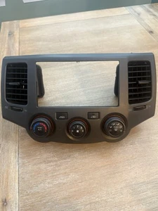 2009-10 KIA OPTIMA TEMPERATURE VENTS CLIMATE CONTROL WITH RADIO BEZEL - Picture 1 of 7
