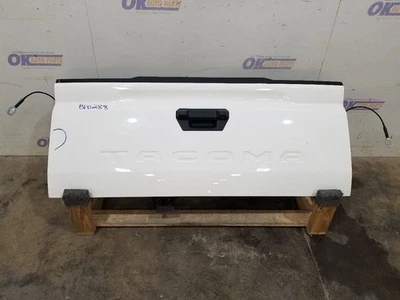 24 2024 TOYOTA TACOMA SR5 TAILGATE WHITE MANUAL LIFT Foto 1 de 4