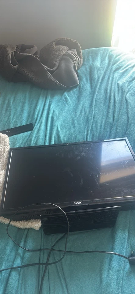 Logik 24 inch LED TV / DVD Player - Image 1 of 2