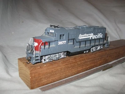 X3107 HO WALTHERS TRAIN LINE  SOUTHERN PACIFIC RR 3877 EMD GP9E DIESEL LOCO - Image 1 of 2