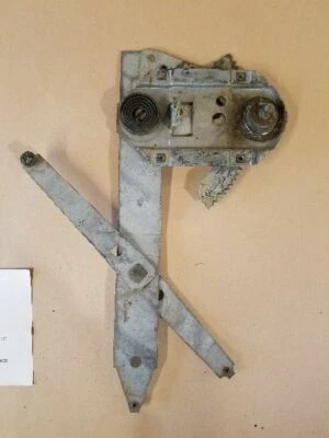 Regulador ventana trasera pasajero manual sedán Lesabre se adapta a 65 BUICK 348185 Foto 1 de 4