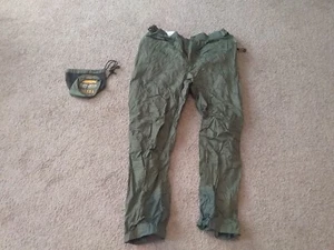 Mens Cabelas Dry Plus EXTRA LARGE XL Green Pants Bag Waterproof FISHING HUNTING - Picture 1 of 18