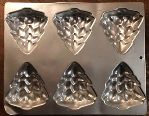 1984 Wilton 2105-1779 Christmas Tree Aluminum Cooking Pan - Picture 1 of 4