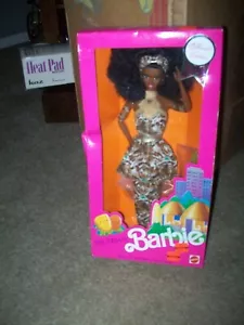 Muñeca de moda Mattel 1989 Barbie nigeriana 7376 caja nunca abierta dañada - Imagen 1 de 3
