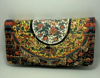 Cartera para mujer floral/marrón con cremallera dorada. Foto 1 de 4