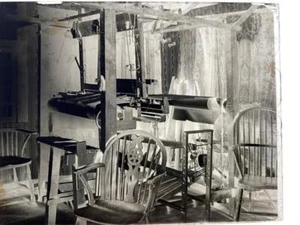GLASS NEGATIVE early 1900s A CLOTH WEAVING LOOM IN HOUSE - Picture 1 of 2