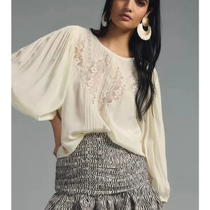 Farm Rio cremefarbene Bluse mit Spitzeneinsatz Puffärmel cremeweiß Größe Small NEU - Bild 1 von 5