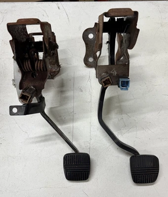 95-98 Nissan 240sx S14 OEM NISSAN transmisión manual embrague y pedal de freno Foto 1 de 4