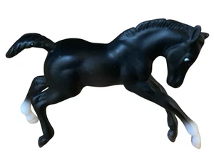 Breyer Horse Stablemate #59204 Deluxe Animal Hospital Black Scrambling Foal G2 3 - Picture 1 of 5