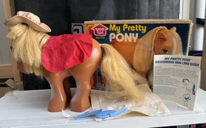 Vintage MY PRETTY PONY Pferd mit Box My Little Pony Hasbro 1981 mit Zubehör - Bild 1 von 11