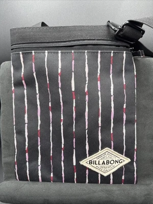 Bolso Bandolera Billabong Negro Cartera con Estampado Rosa y Blanco Correa Ajustable Foto 1 de 4