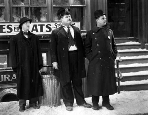 Laurel and Hardy Unsigned 10" x 8" Photo - Below Zero *2717 - Imagen 1 de 1