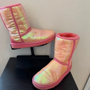 UGG Women's 7 Neon Pink Winter Classic Short Sparkles Sheepskin Fur Sequin Boots - Picture 1 of 10