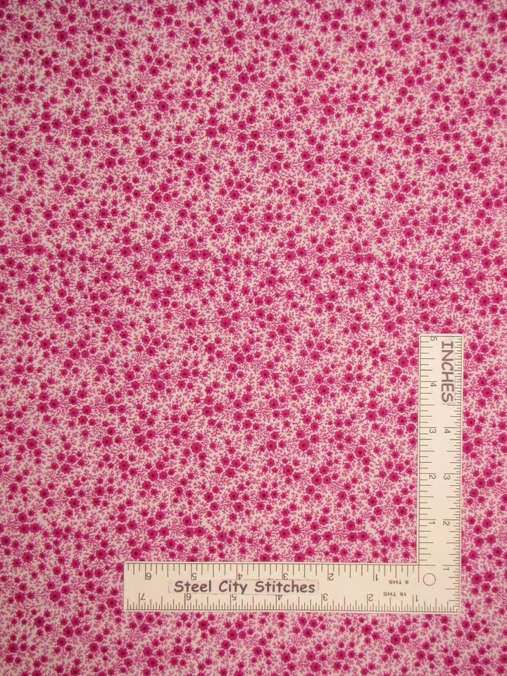 Flores magenta campos de flores silvestres flores florales tela de algodón Santee por yarda Foto 1 de 1