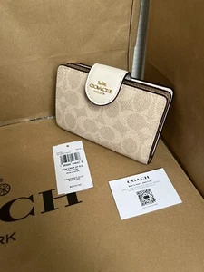 ❤️Coach Medium Corner Zip Wallet CW786 Sand Chalk Signature Canvas NWT Ori Women - Picture 1 of 8