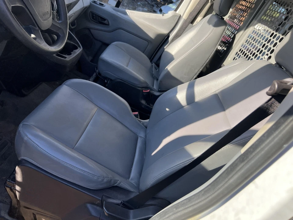 Panel de moldura de puerta delantera derecha FORD TRANSIT 250 15 16 17 18 19 Foto 1 de 1