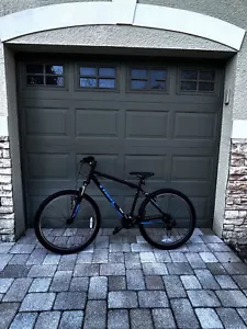 Trek Marlin 4 MTB, great condition, 21-speed, disc brakes, smooth ride. - Picture 1 of 7