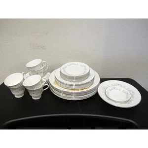 32 Teile Wedgwood Josephine blau Geschirrset - Teller, Tassen, Untertassen, Schüsseln - Bild 1 von 6