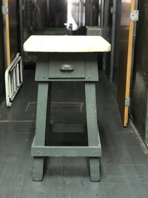 ANTIGUA MESA DE ESCULTOR CON TAPA DE MÁRMOL EN MAL ESTADO INDUSTRIAL GRANJA ARTISTA LOFT CHIC Foto 1 de 4