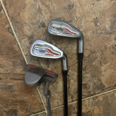 Junior Nitro Blaster 3 Club Set 7 9 And Mallet Putter Graphite Shaft - Image 1 of 4