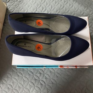 bandolino wedge pump