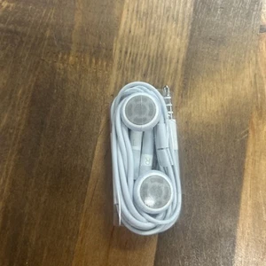 New Apple Earpods Wired Earbuds Aux Plug Microphone - Photo 1 sur 3