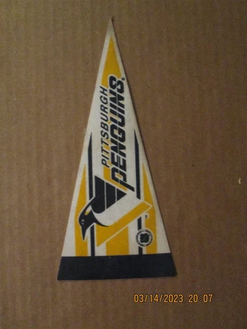 NHL Pittsburgh Penguins Vintage Circa 1990's Team Logo Mini 4x9 Hockey Pennant Cover