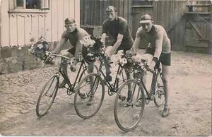 Foto postal en blanco y negro 3 tumbonas antes de la carrera del club silencio Goslar Harlingerode carreras de bicicletas resina - Imagen 1 de 2