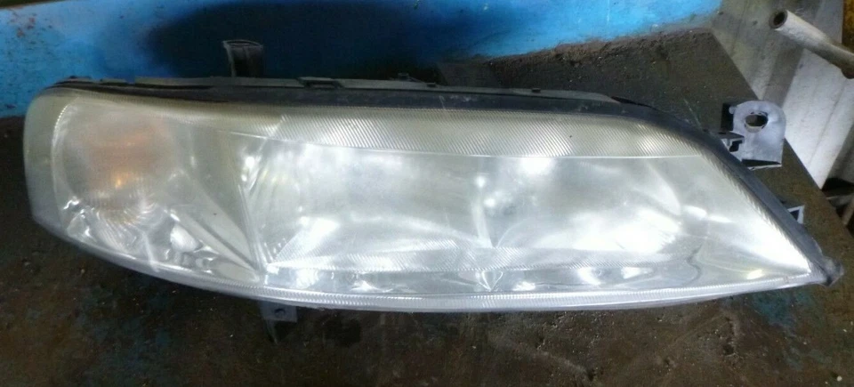 Holden Vectra JS 8/99-02 Right Headlight (A) - image 1 of 2