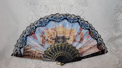 Abanico de Mano Plegable Ornamental Decorativo Roma Encaje Negro con Disfraz Dorado de Halloween Foto 1 de 4