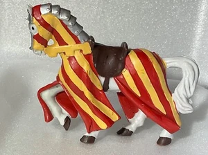 Papo 2000 Cavaliere Medievale Figura Cavallo Bianco Rosso Giallo - Foto 1 di 7