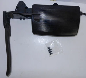 SINGER 1 Piece Front Mount Knee Control Adapter for Touch & Sew Foot Controller - Picture 1 of 8