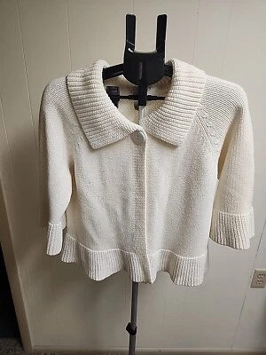 Suéter Jenny Grande Marfil. Acrílico a presión manga larga 1 botón Foto 1 de 4
