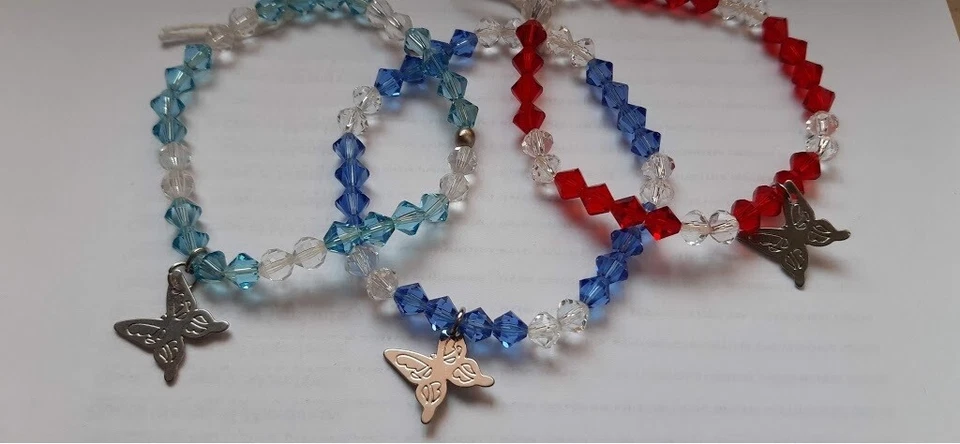 BRACCIALETTO CRISTALLO CON FARFALLINA IN ARGENTO ELASTICO - tre colori ASSORTITI - Immagine 1 di 1