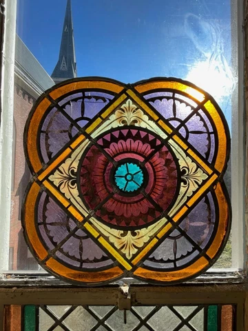 BEAUTIFUL ANTIQUE STAINED GLASS WINDOW FROM A CLOSED CHURCH - CMC139 Cover