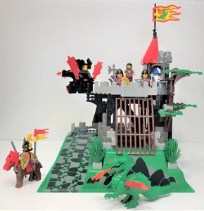 Genuine LEGO Castle FIRE BREATHING FORTRESS Set 6082 Comp. w/ Minifigures *USED* - Picture 1 of 23