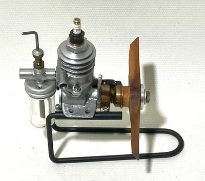 Miniaturflugzeug "Gasmotor" .104 Funkenzündung Modellflugzeug Motor - Bild 1 von 3